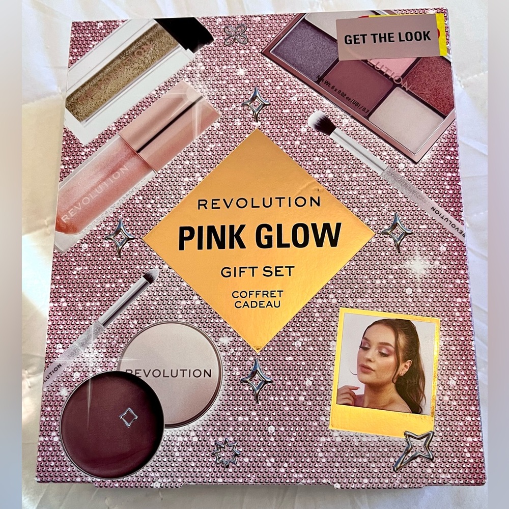 ✨Revolution Pink Glow Get The Look Beauty Gift Set